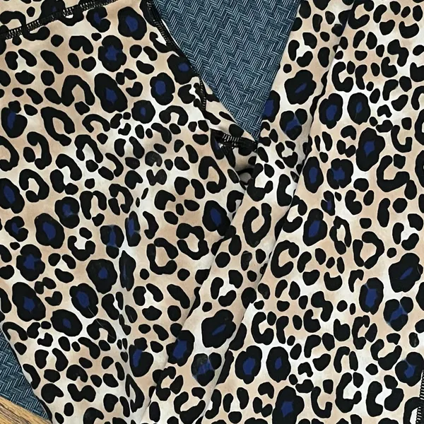 Victoria Sport Capri Leggings - Image 2