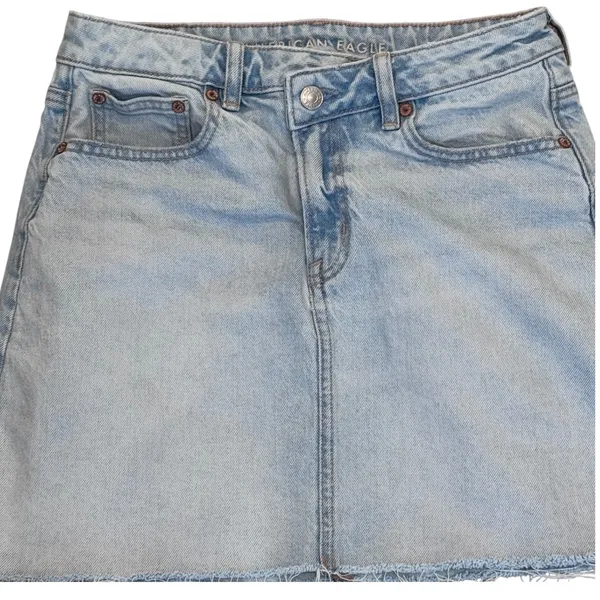 American Eagle Light Wash Denim Mini Skirt Raw Hem Blue Size 6 - Image 3