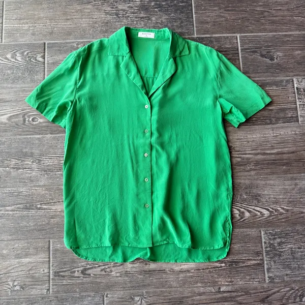 Aritzia Babaton Academy Silk Shortsleeved Blouse - Image 2