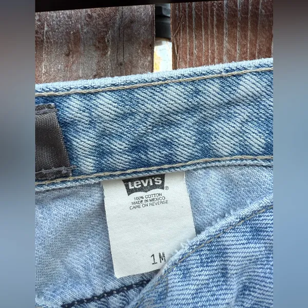 Vintage Levi’s Silver Tab Light Wash Denim Flare Jeans Juniors Women’s Size 24 - Image 4
