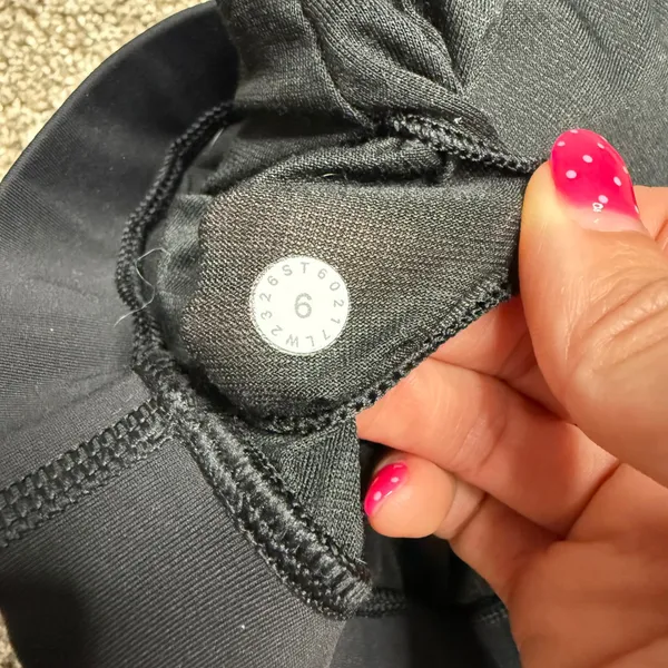 Lululemon Free To Be Wild Sports Bra Women 6 Black Excellent Strappy Back Yoga - Image 3
