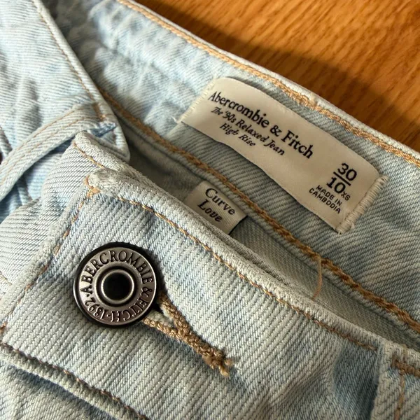 Abercrombie & Fitch Curve Love High Rise 90s Relaxed Jean Size 30 - Image 5