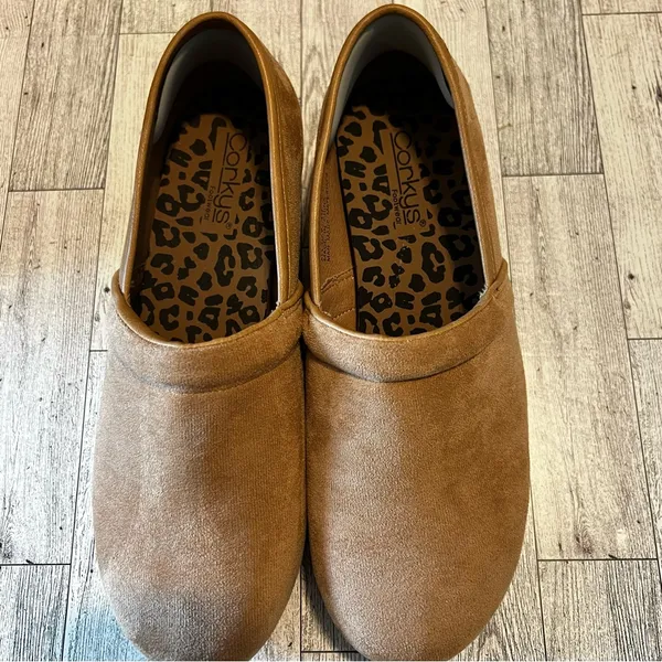Corkys Footwear Women's All Day Faux Velvet Clogs Camel Cork Platform Size 10M - Image 10