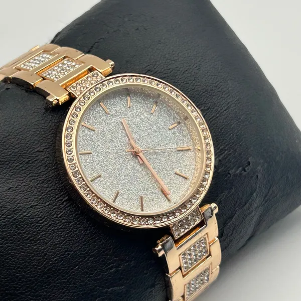 Women’s Rose Gold Crystal Bezel Women’s Fashion Watch Working New Battery - Image 2