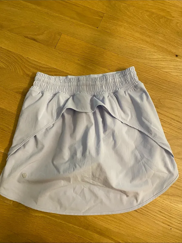 Lululemon size 4 Light periwinkle Women's Athletic Skort with reflective trim - Image 3