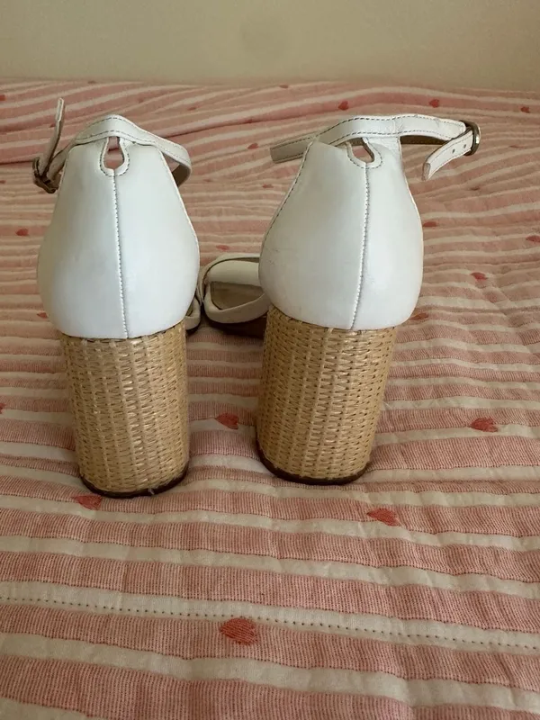 Kelly & Katie Caital Sandal Size 8 White Ankle Strap Block Heel - Image 4
