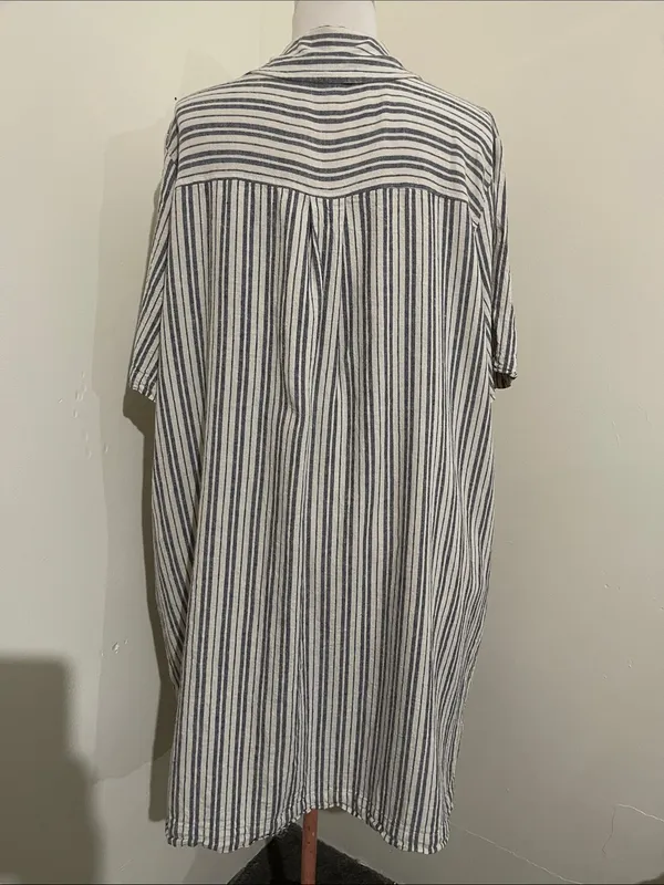 Universal Threads Striped Button-Front Mini Dress in Gray and White - Image 6