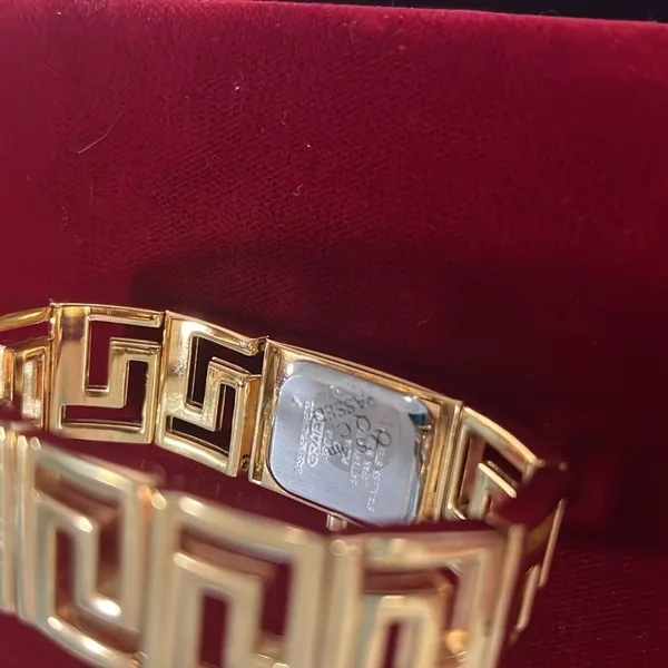 Vintage Gruen Mother of Pearl Genuine Diamond Quartz Ladies Watch - Image 6