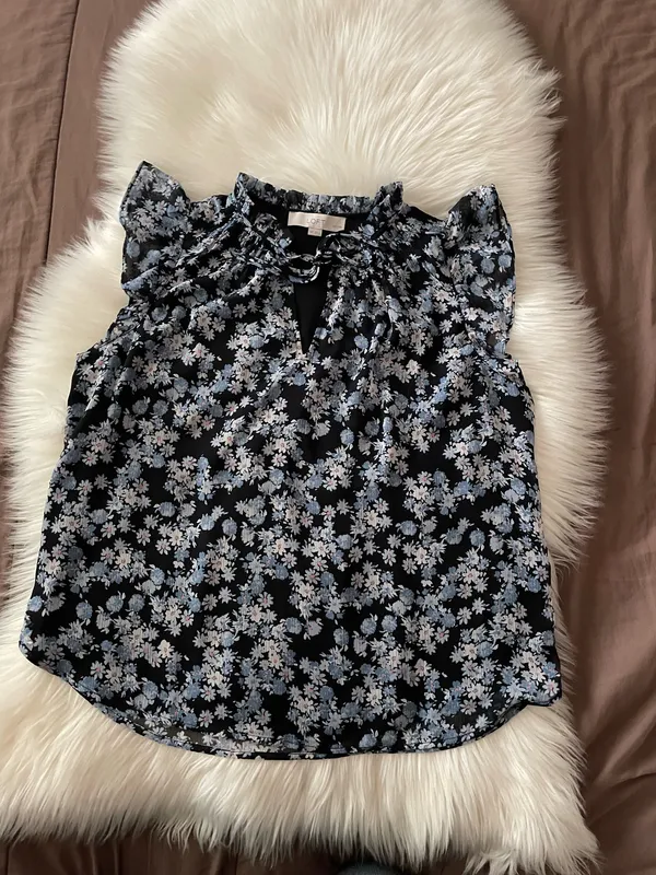 LOFT Women's Short Cap Sleeves VNeck Blouse Top Blue Floral Print l - Image 3
