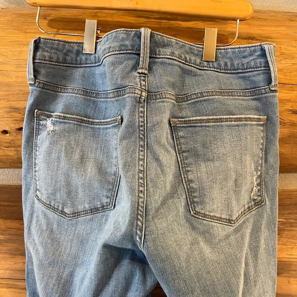 Universal Threads Skinny Jeans - Image 3