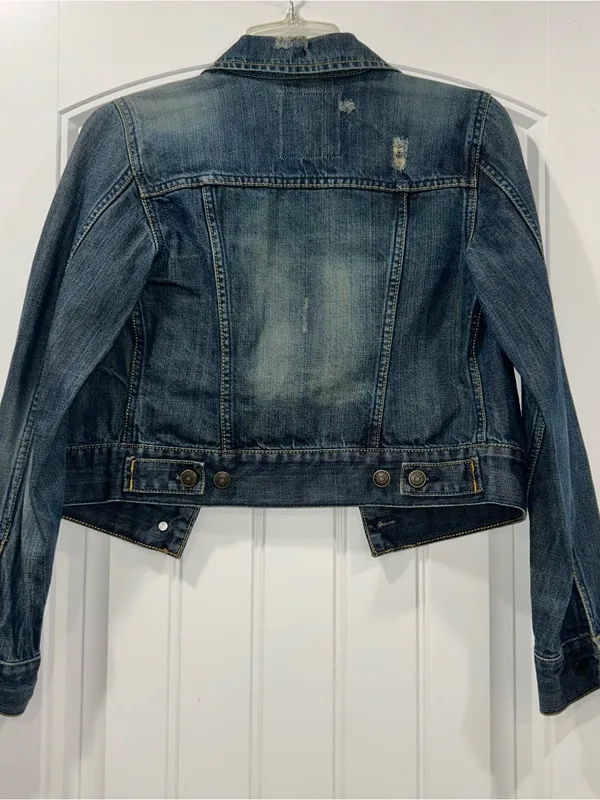 Old Navy Women's Washed Blue Denim Jacket - Image 3