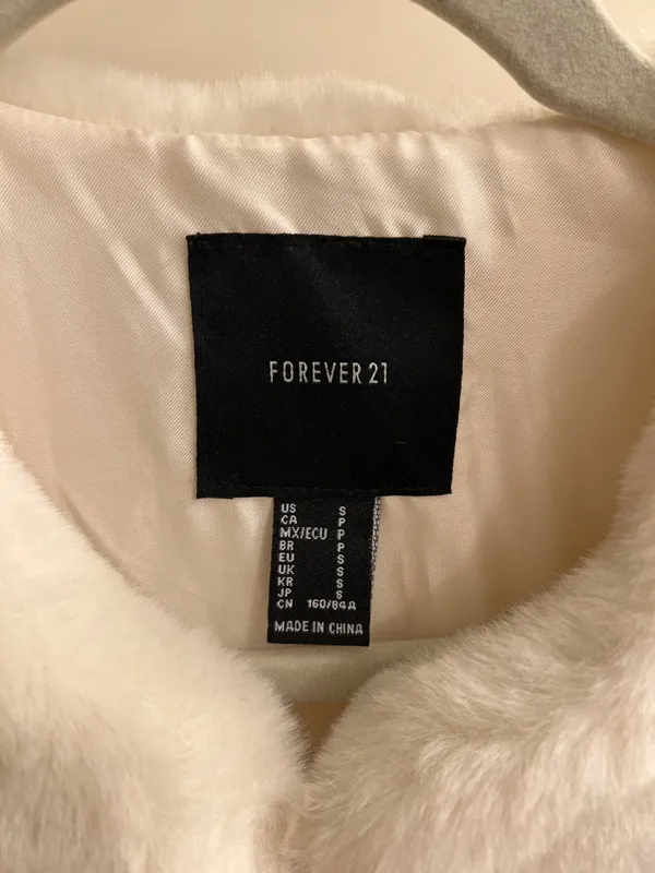 Forever 21 white chevron fur coat - Image 2