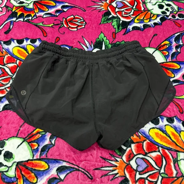 lululemon hotty hot shorts - Image 3