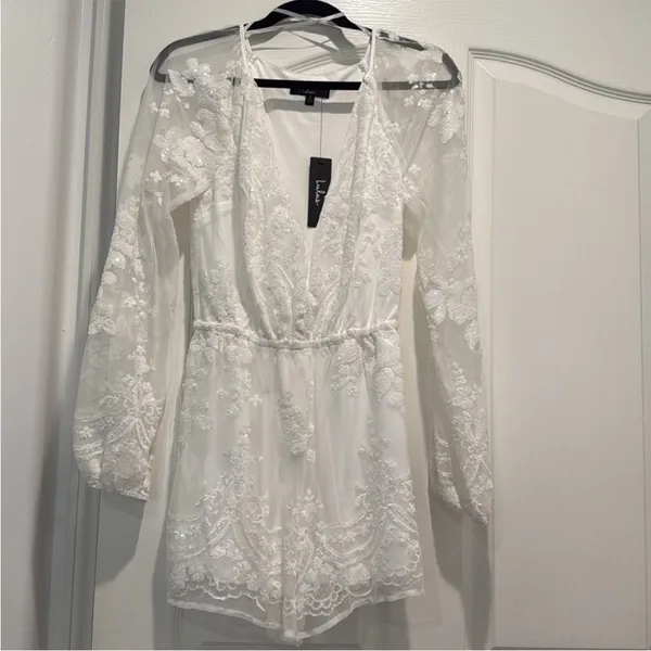 NWT‎ Lulus white lace sequin romper XS - Image 6