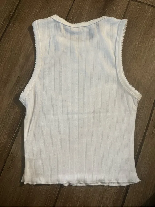 White Ribbed Scoop Tank with Scalloped Trim - Image 4