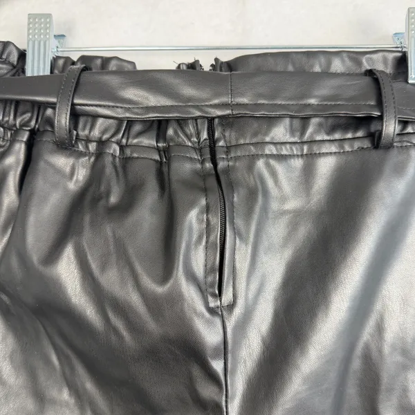 New Windsor Black Faux Leather Paperbag‎ Waist Shorts with Belt Womens XS - Image 5