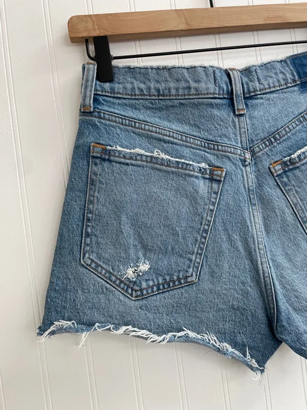 ABERCROMBIE & FITCH The Mom Short High Rise Distressed Denim Size 2 | 26 - Image 6