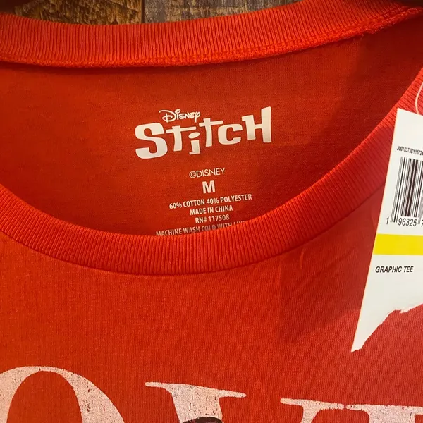 NWT Disney Stitch ( love is in the air )Tee Shirt Size medium . Red/orange - Image 4