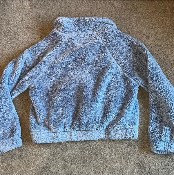 Aeropostale Women’s size Medium Cropped Blue Sherpa Sweatshirt - Image 2