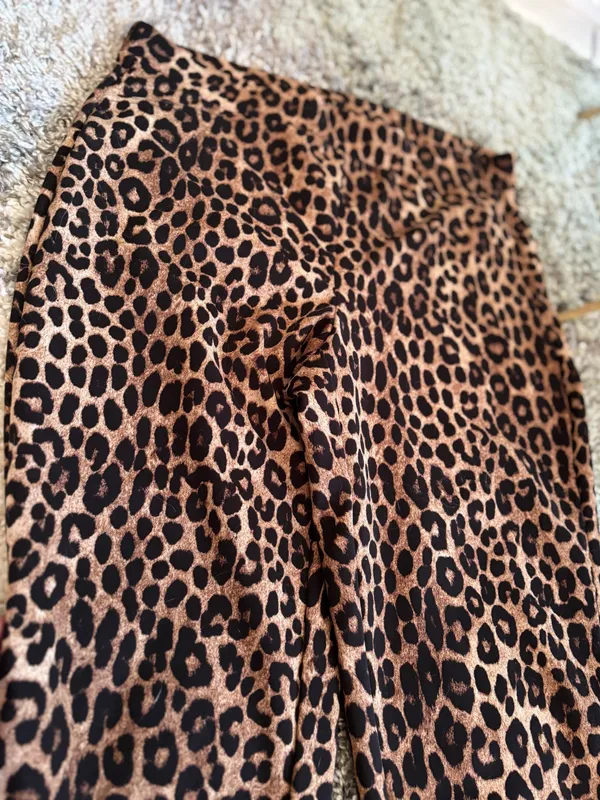 Michael Kors Super pretty pants size Lg ❤️ - Image 3