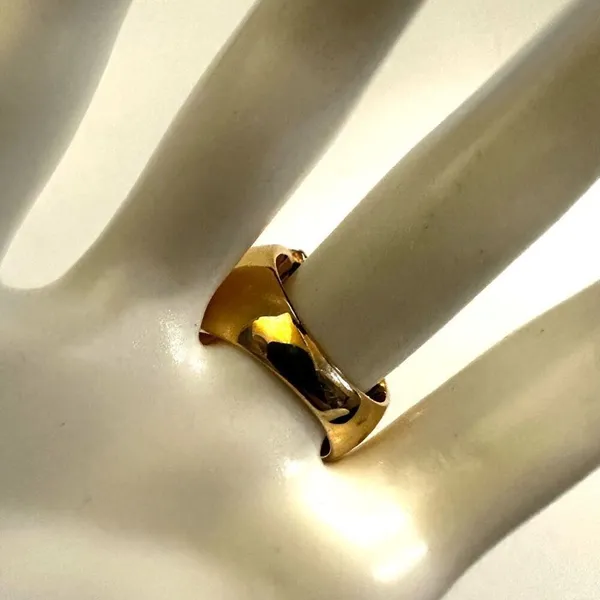 Deco large gold tone and white cocktail ring - Image 3