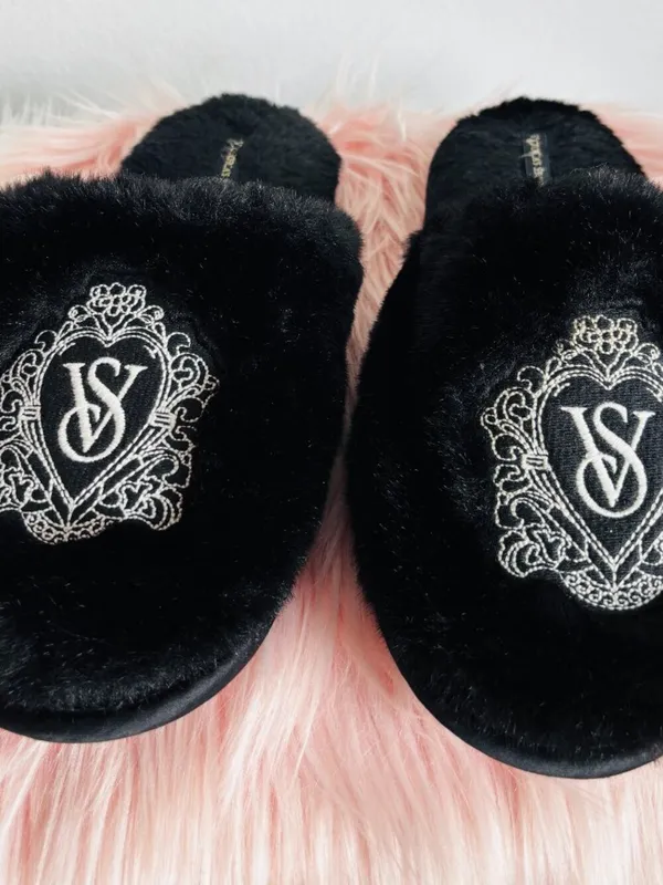 Victoria's Secret women's slippers in size M - Image 4