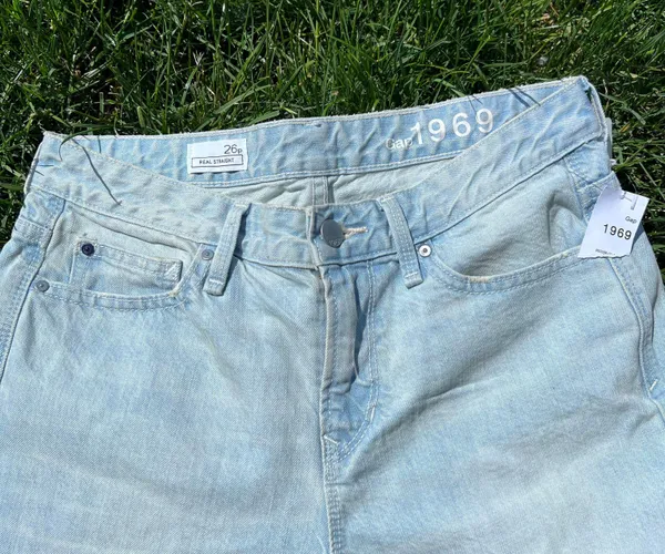 Gap NWT  Light Wash Real Straight Jeans - Image 4