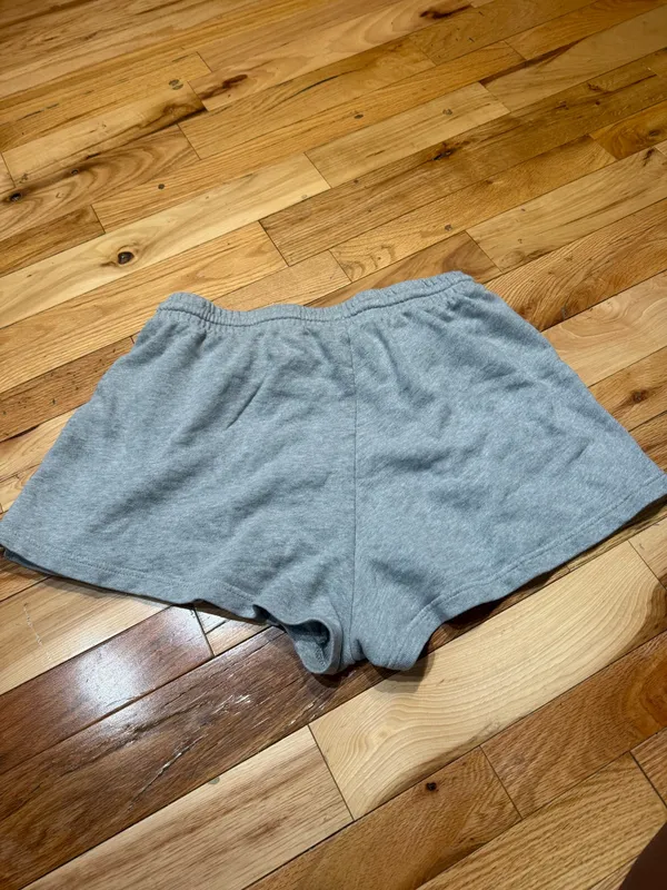 Old Navy Comfortable sweatshorts - Image 2