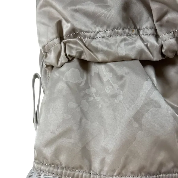 Lululemon Floral Drawstring Gym Tote Bag Taupe Champagne Rose Gold Logo *FLAWED* - Image 5