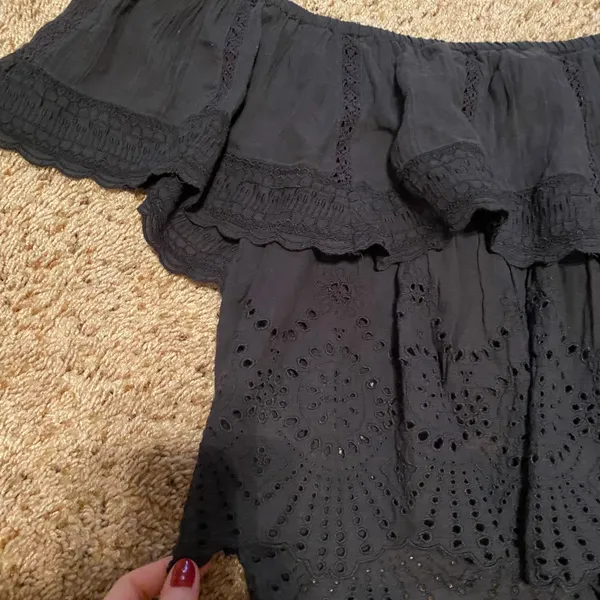 American Eagle Off the Shoulder Cropped Top - Image 5