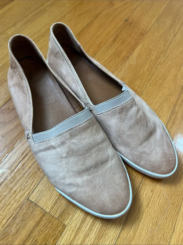 Frye Melanie Slip on taupe leather flats loafers - Image 7