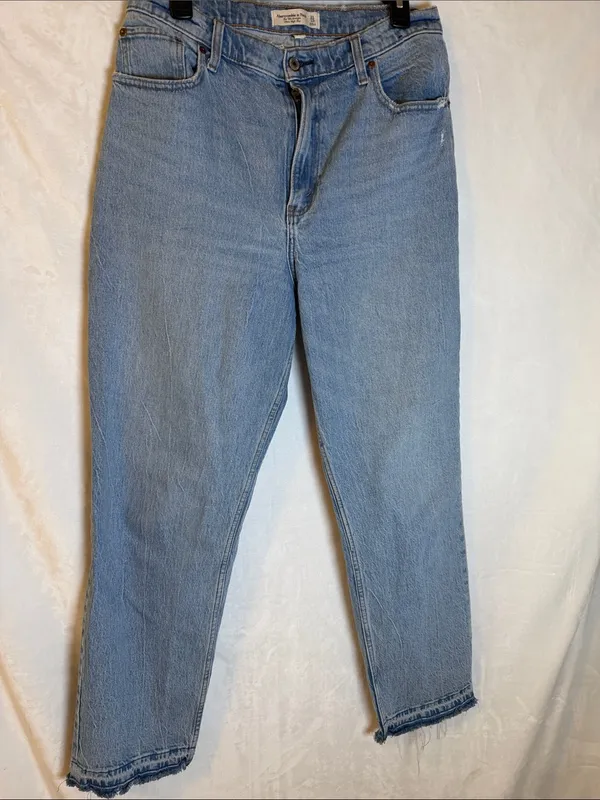 Abercrombie & Fitch Classic Light Wash High-Rise Straight Jeans - Image 3