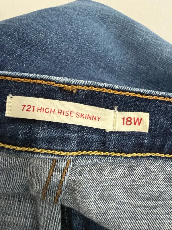 Levi’s 721 High Rise Skinny Women's Distressed Dark Blue Jeans - Image 4