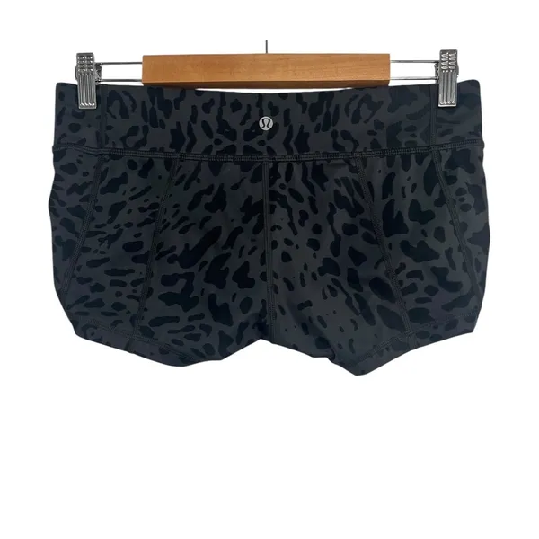 Lululemon Hot Shorts Womens 8 Black Leopard Animal Running Ruched Side Athletic - Image 2
