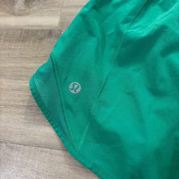 Lululemon Hotty Hot High-Rise Lined Short 4" Kelly Green Women Size 6 - Image 4