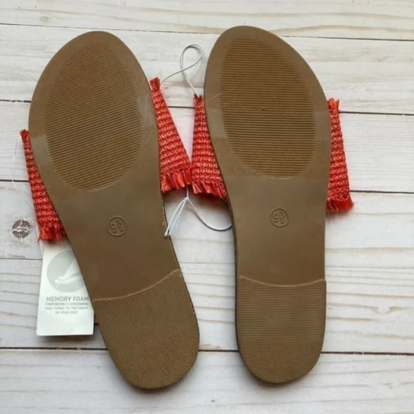 Universal Thread Women's Tropical Red Wicker Fringe Sandals Sz 9.5 NWT - Image 4