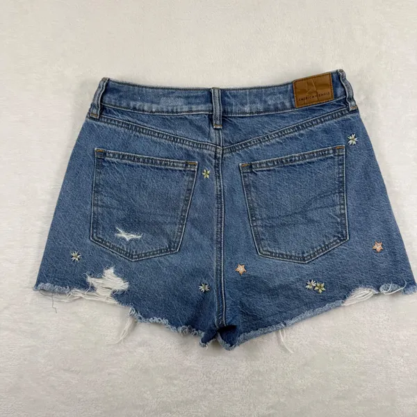 American Eagle Womens Size 4 Floral Embroidered Distressed Denim Mom‎ Shorts M - Image 10