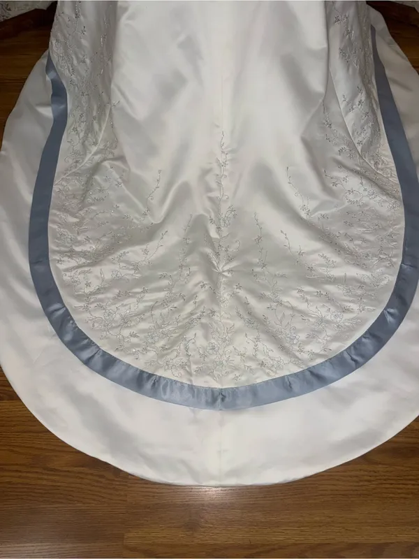 Beautiful Vintage 90s Mori Lee Baby Blue Satin Trim Wedding Gown - Image 6