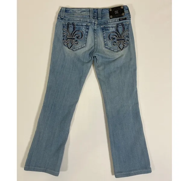 Miss Me JP4369-2L Womens 30 Light Wash Distressed Fleur De Lis Bootcut Jeans - Image 7