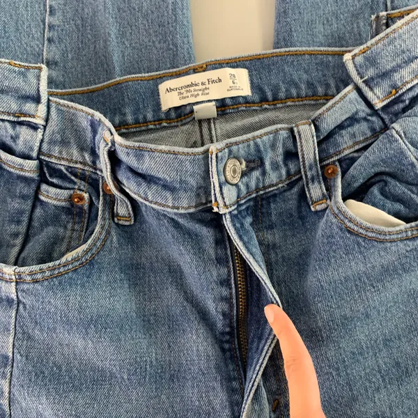 Abercrombie 28/6 Short 90s Straight High Rise Jeans Medium Wash Curve - Image 7