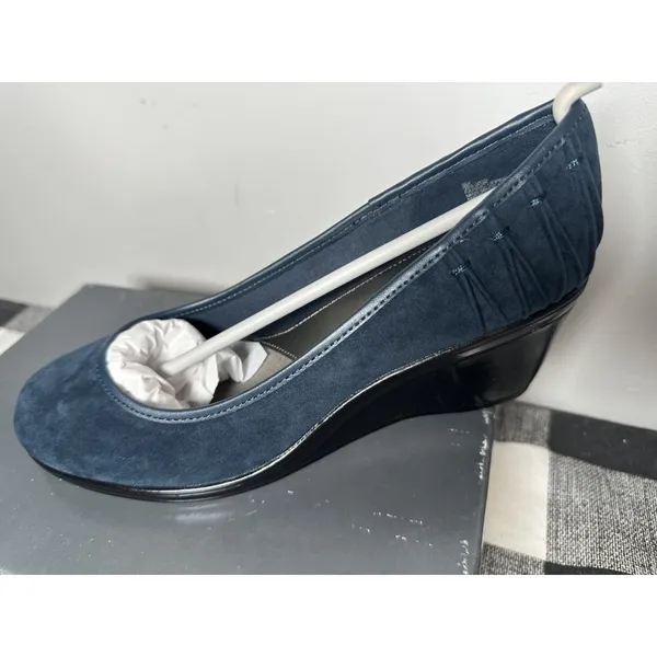 New Size 8 M Kate Ann Leah Mid‎ Wedge Pump Comfort Shoe Pleated Suede Blue - Image 9