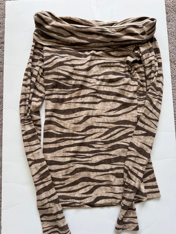 Anthropologie Pilcro Off the shoulder top - Image 3
