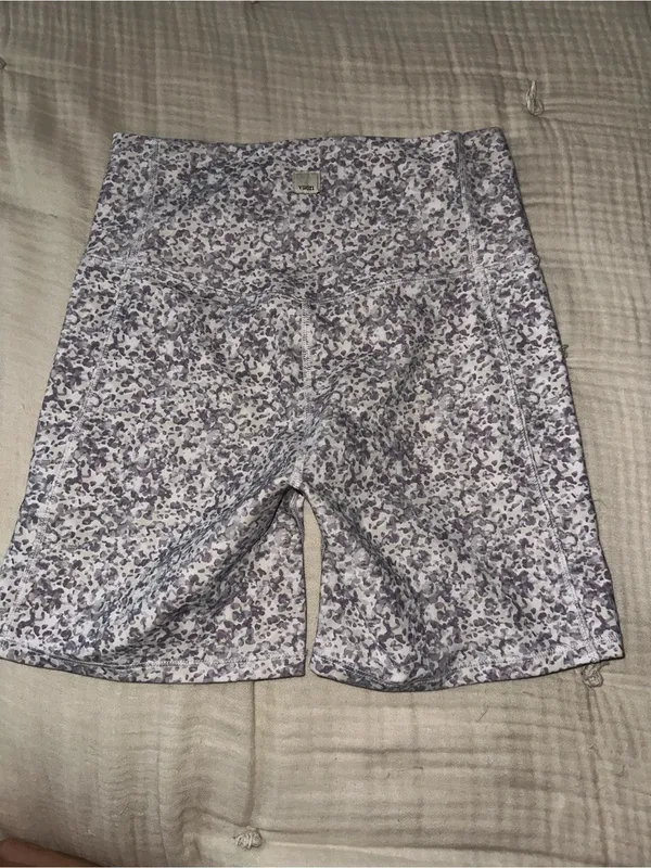 Vuori Light Mini Camo Print Sports Bra & Biker Shorts set size S - Image 3