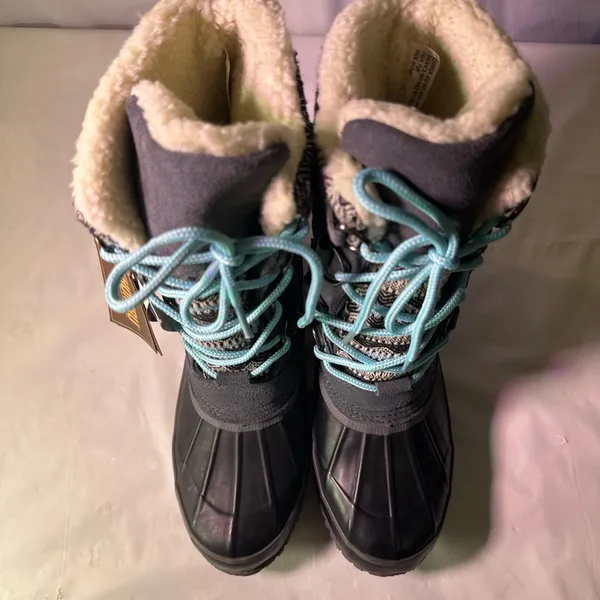 Khombu Women's Winter Boots with Blue Laces - Image 4