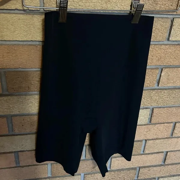 NWOT Commando Classic Control Shorts Seamless Shapewear Black Size Medium - Image 3