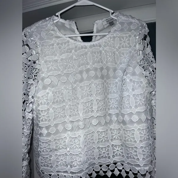 Lucy Paris White Lace Bell Sleeves Shirt Xs - Image 2
