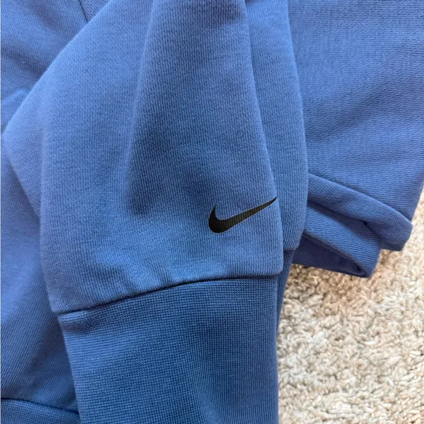 Nike Women's Dri-FIT Cropped Sweatshirt Size Medium - Image 10
