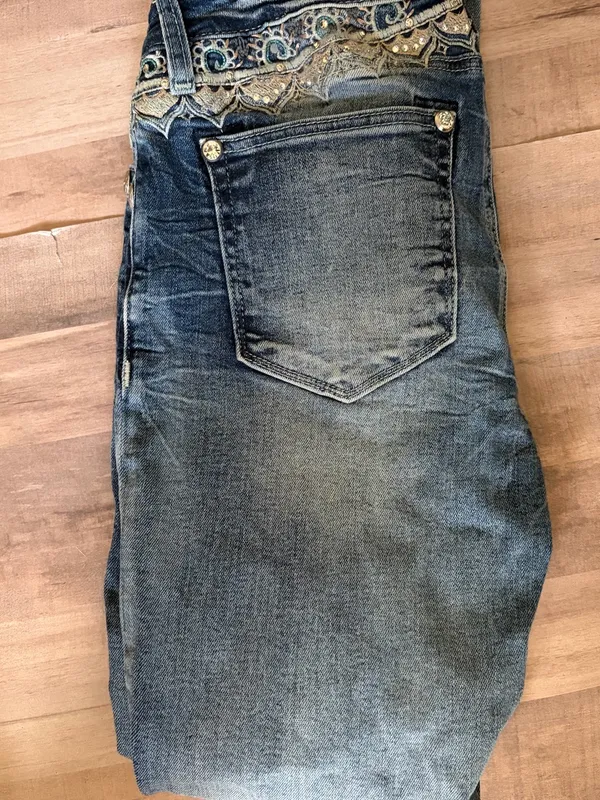 Miss Me Skinny Jeans Size 28 Embroidered Rhinestone Bling Medium Wash 29” Inseam - Image 3