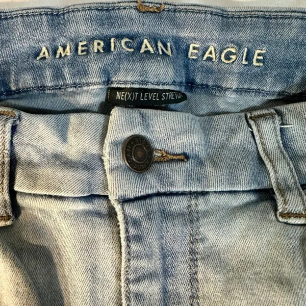 Light-Wash American Eagle Jeans Size 10 Inseam 25 inches - Image 10