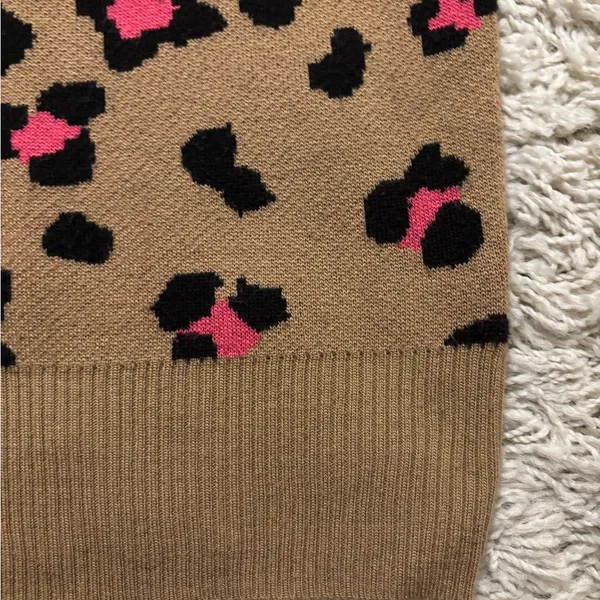 Takeout Sweater Women’s Size XS Leopard Print 1/4 Sleeve Sweater - Tan and Pink - Image 8